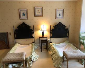 Pair of metal toleware twin beds