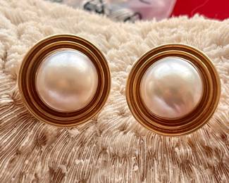 A classic pair of Mabe pearl gold earrings. 