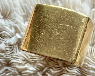 Custom-made 18 karat band. 