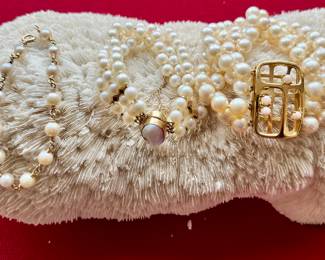Three various pearl and gold bracelets. 