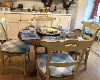 Kitchen table and 4 chairs