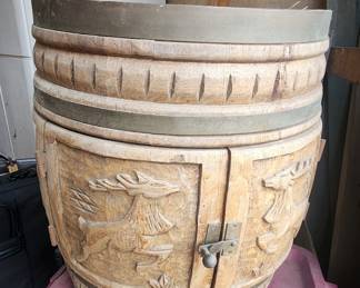 Vintage barrel bar