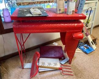 TRACTOR STYLE TABLE