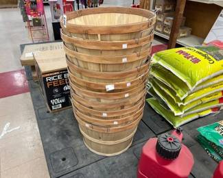 LOT OF HARVEST BASKETS