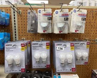 LOT OF LIGHT BULBS
