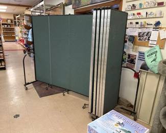 ROOM DIVIDER