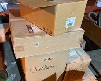 PALLET OF CHRISTMAS ITEMS MATS, LED DOOR GREETERS, ETC.