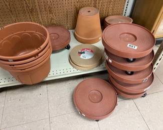 POTS AND BASES WITH WHEELS