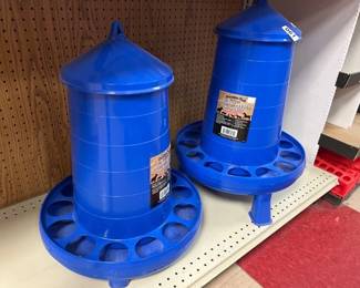 2 POULTRY FEEDER WITH LEGS