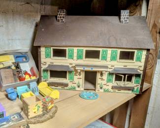Vintage Doll house