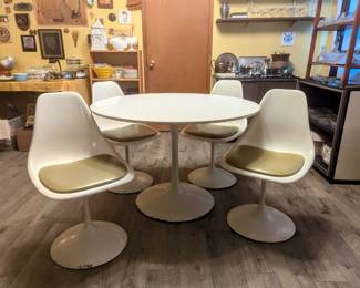 1970s Tulip style table and chairs by Contemporary Shells