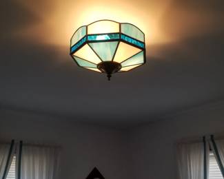 Ceiling light fixture