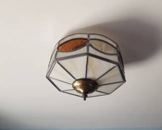Ceiling light fixture