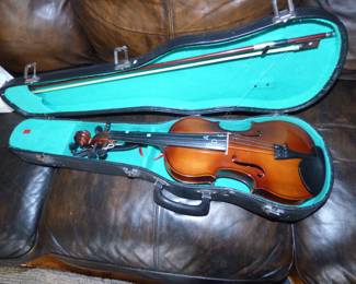 Student Violin in case