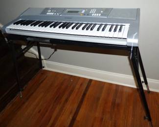 Yamaha Keyboard on stand