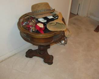 Lynn small table and more