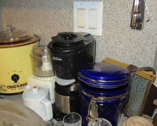 Lynn kitchen appliances coffee mixmaster slow cooker warming pan