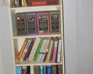 Lynn bookcase