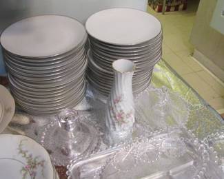 Lynn set of fine buffet plates