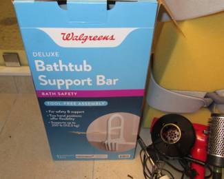 Lynn tub bar