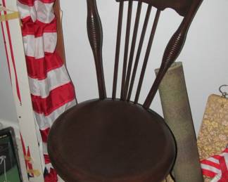Lynn antique chair