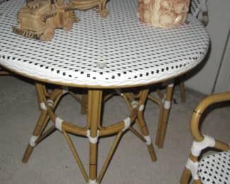 Lynn patio table bamboo