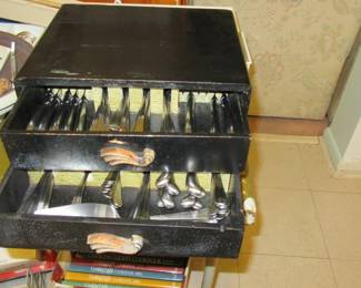 Lynn storage box with stainless steel set