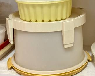 Nice collection of vintage Tupperware Pieces