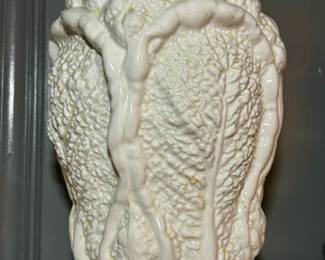 Variety of collectible pottery, art glass and vintage ceramic pieces.