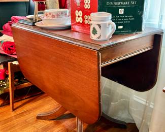 Beautiful Drop Leaf Table