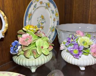 Variety of collectible pottery, art glass and vintage ceramic pieces.