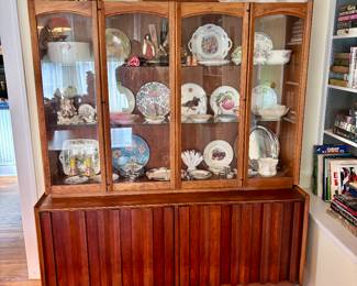 Lane Mid-Century MCM Walnut Dining Room Set - Includes Dining Table w/8 Chairs and Matching China Cabinet