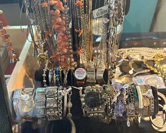 Large assortment of jewelry