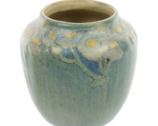 Lot 325: Diminutive 1914 Newcomb College Art Pottery Vase