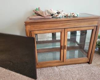 Lighted small display cabinet