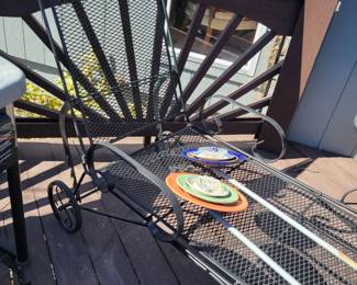 Outdoor wr iron lounger