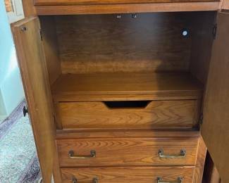 Solid Oak 4 piece Bedroom set .... Dresser with Amoire