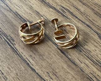 18kt Gold screw earrings