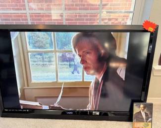 VIZIO 2 FLAT screens