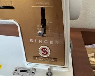 Singer Singer in Sewing Cabinet