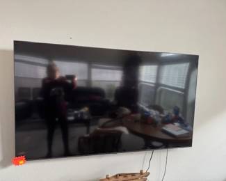 65 " wall mount TV with original box 2023