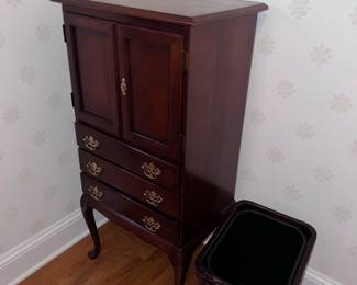 Jewelry cabinet