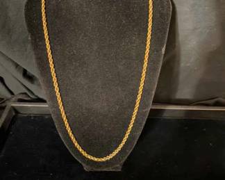 Beautiful 14K Gold Necklace And Bracelet 