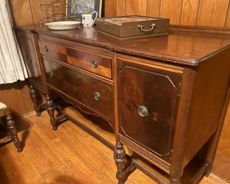 Very nice buffet/ sideboard