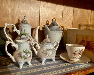 Handpainted China
Princess Diana & Charles cup and saucer. 
