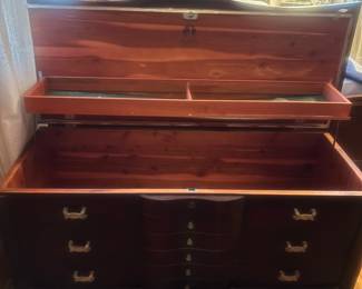 Lane cedar chest