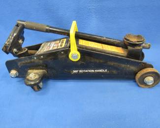 Lot 271. Torin 2-ton hydraulic trolley jack with 360 degree rotation handle