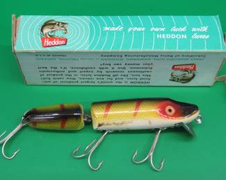 Lot 288. Vintage Heddon 4 1/2" wooden jointed Vamp in VGC in a box with papers marked wood 7300 L