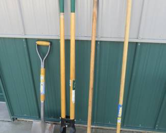 Lot 231. Long-handled tools
