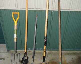 Lot 230. Long-handled tools